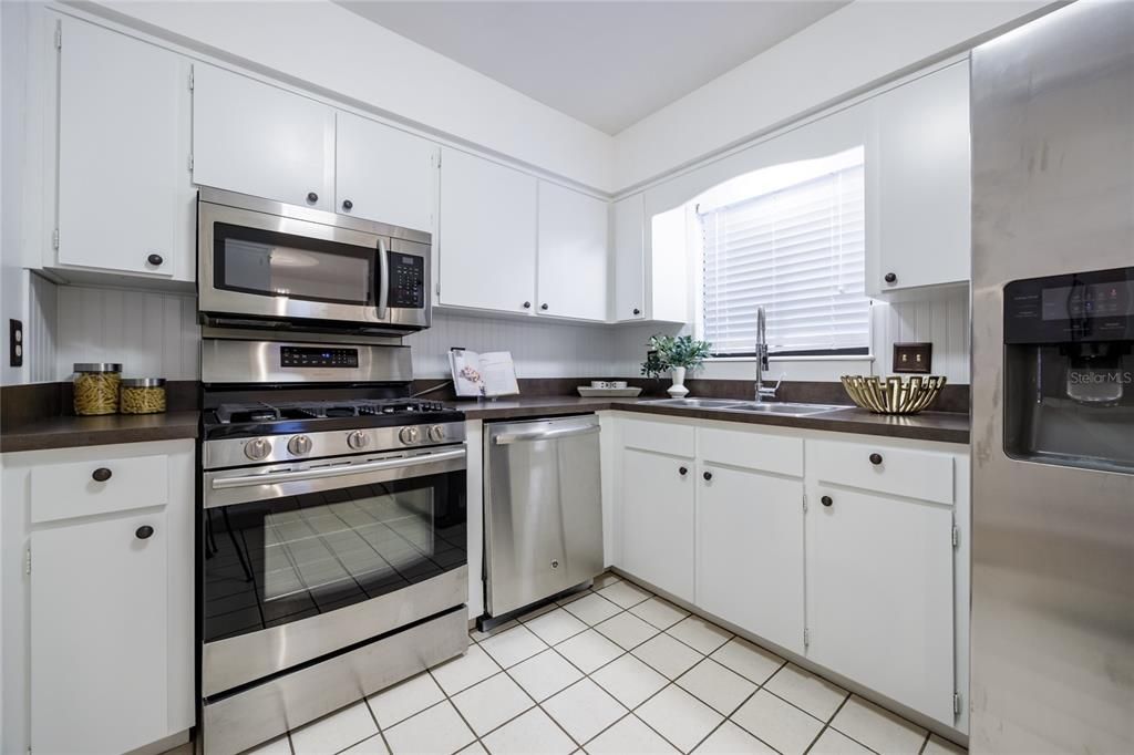 For Sale: $232,000 (2 beds, 2 baths, 1392 Square Feet)