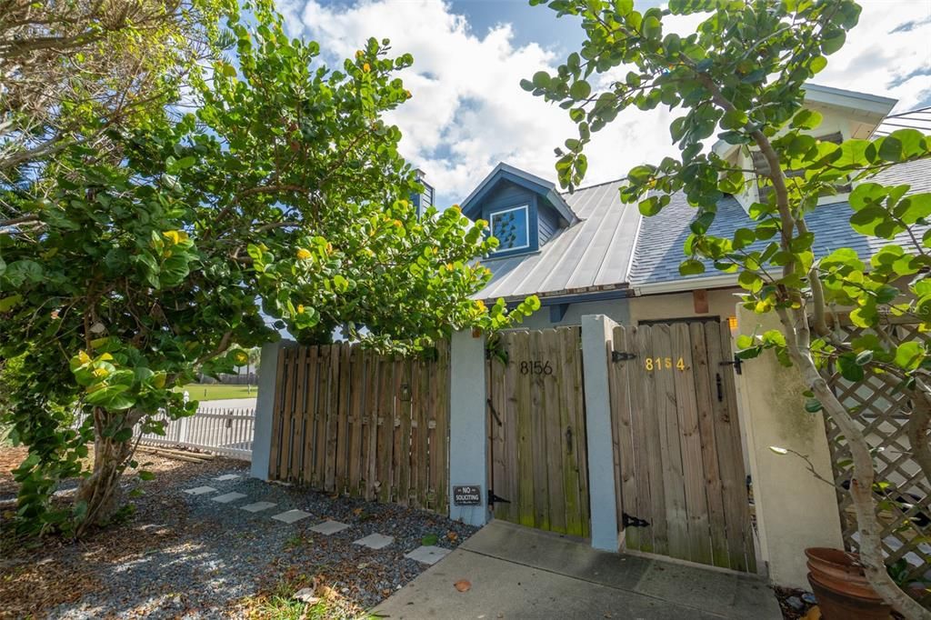 For Sale: $415,000 (2 beds, 2 baths, 1104 Square Feet)