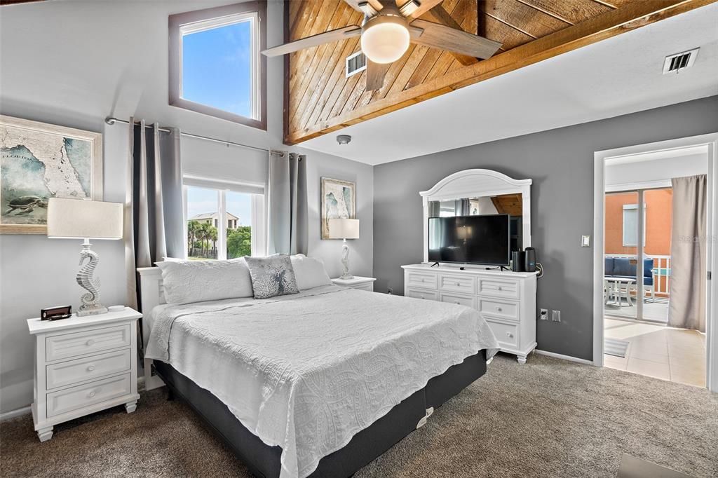 For Sale: $415,000 (2 beds, 2 baths, 1104 Square Feet)