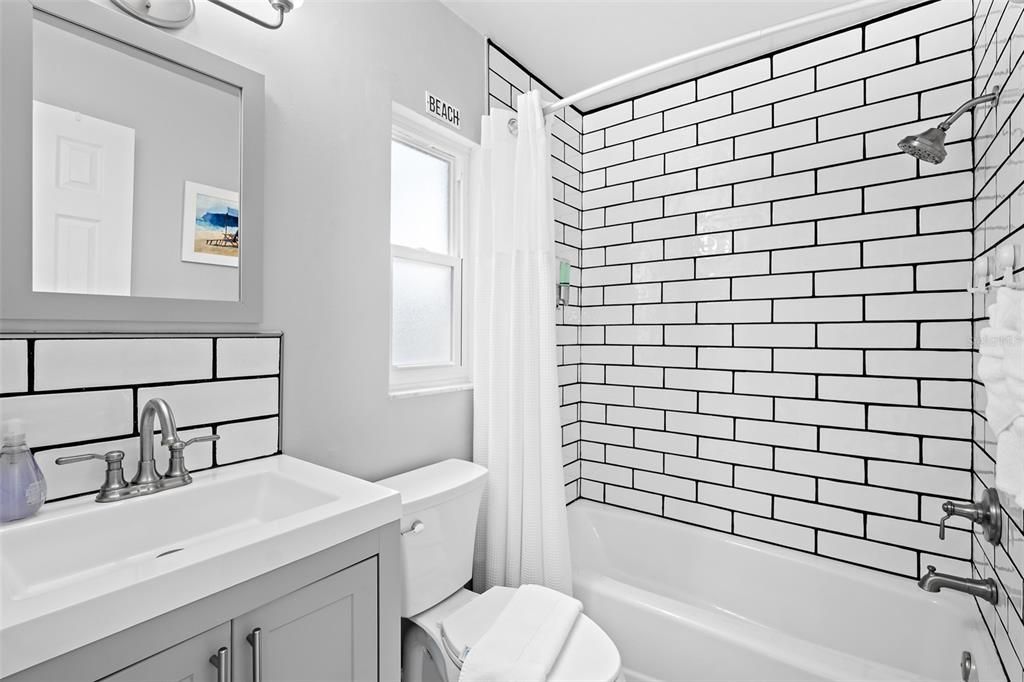 For Sale: $415,000 (2 beds, 2 baths, 1104 Square Feet)