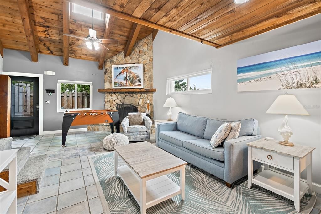 For Sale: $415,000 (2 beds, 2 baths, 1104 Square Feet)