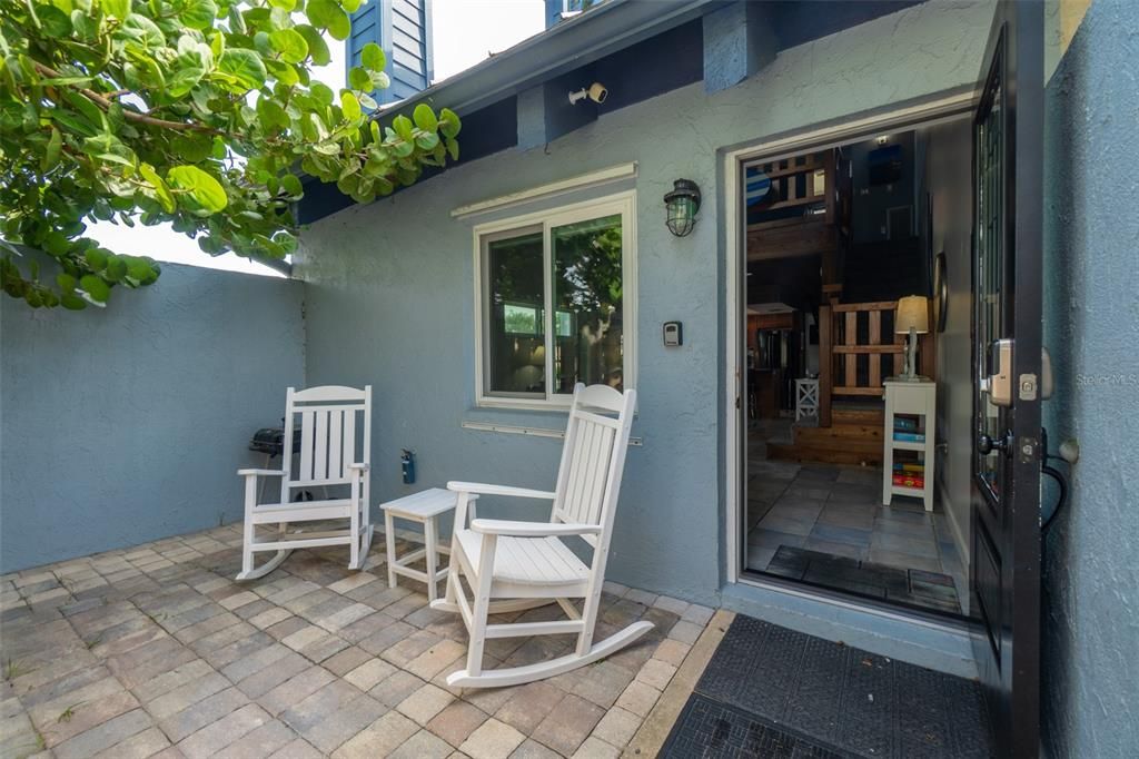 For Sale: $415,000 (2 beds, 2 baths, 1104 Square Feet)
