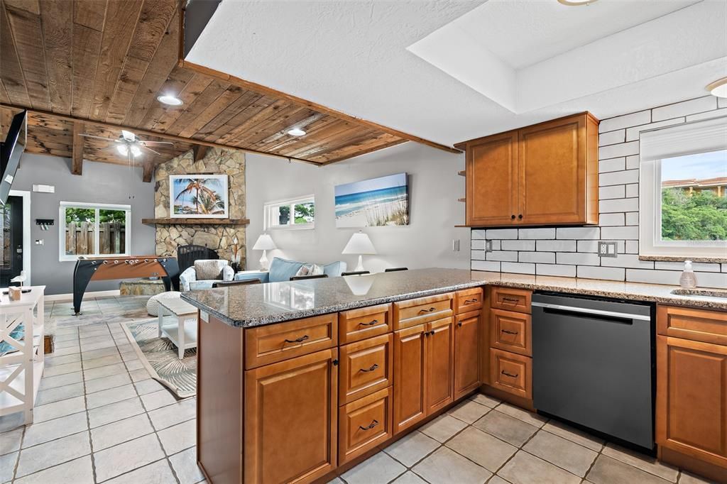 For Sale: $415,000 (2 beds, 2 baths, 1104 Square Feet)