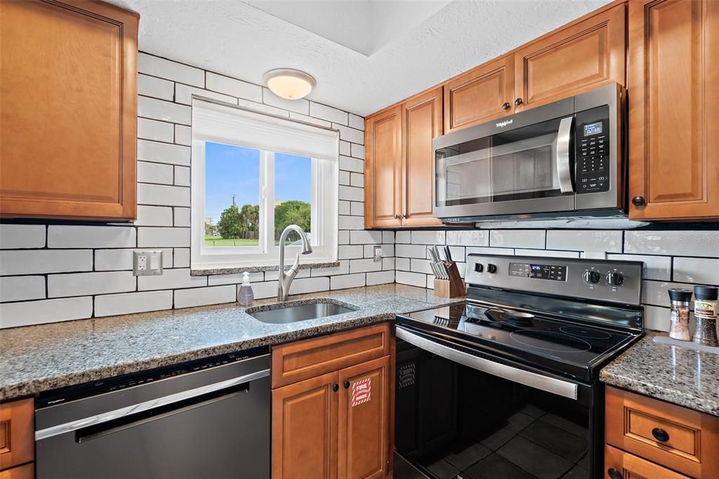 For Sale: $415,000 (2 beds, 2 baths, 1104 Square Feet)