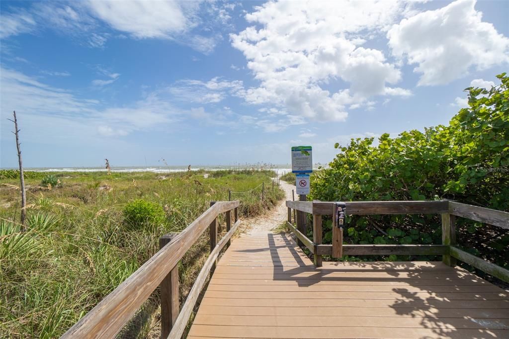 For Sale: $415,000 (2 beds, 2 baths, 1104 Square Feet)