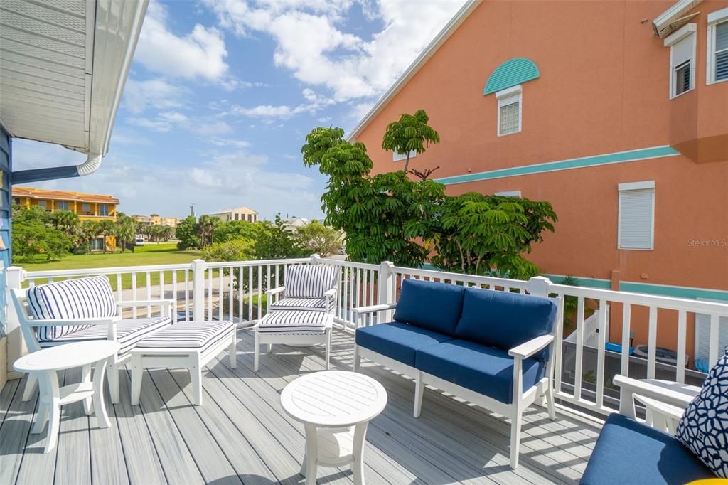 For Sale: $415,000 (2 beds, 2 baths, 1104 Square Feet)