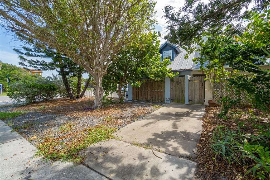 For Sale: $415,000 (2 beds, 2 baths, 1104 Square Feet)