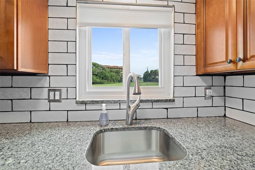 For Sale: $415,000 (2 beds, 2 baths, 1104 Square Feet)