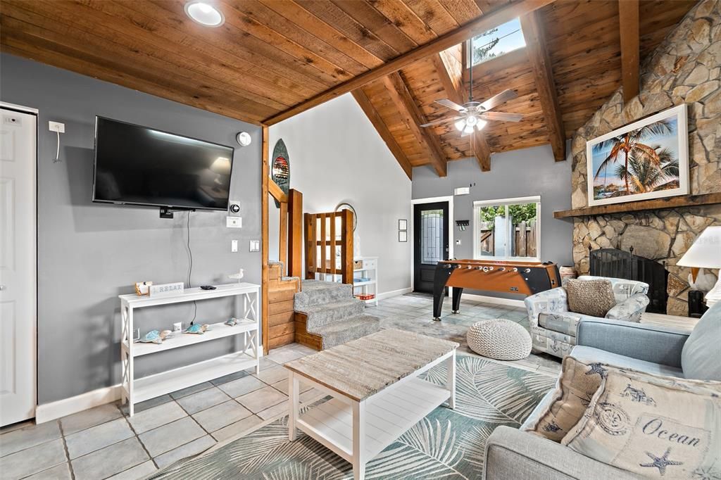 For Sale: $415,000 (2 beds, 2 baths, 1104 Square Feet)