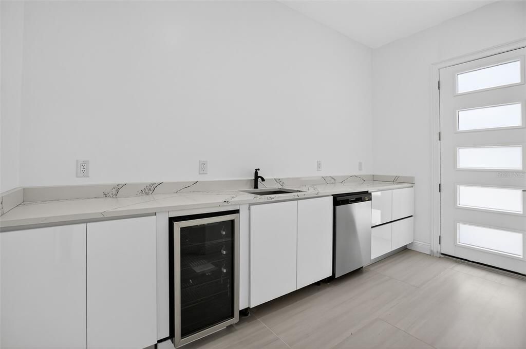 Active With Contract: $1,949,000 (7 beds, 5 baths, 6396 Square Feet)