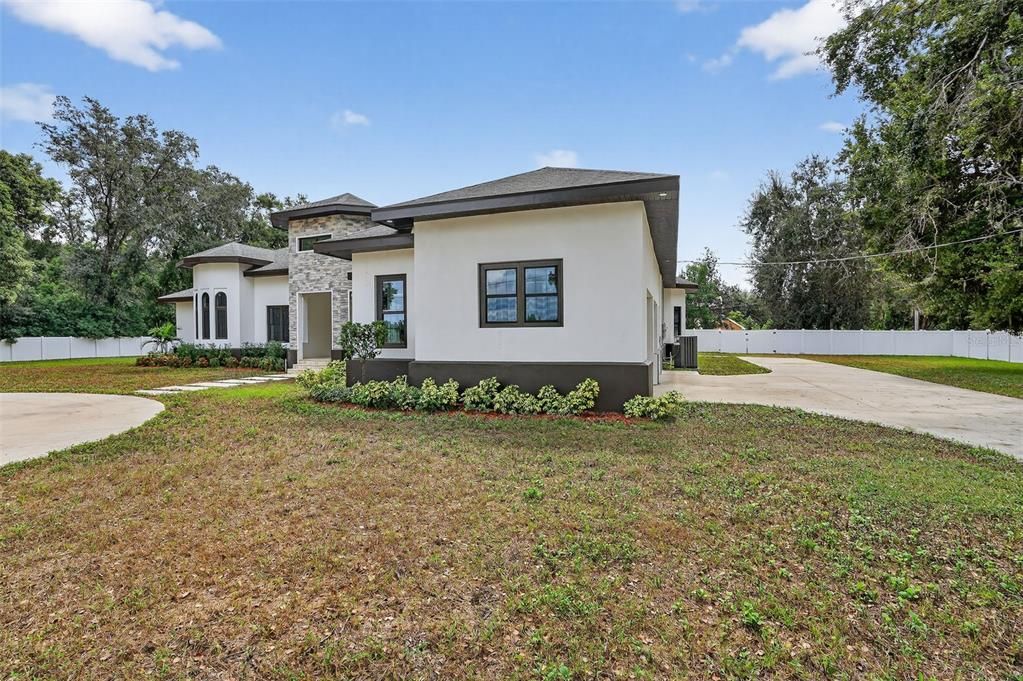 Active With Contract: $1,949,000 (7 beds, 5 baths, 6396 Square Feet)