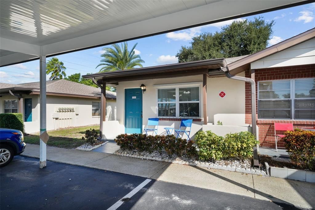 合同活跃: $107,500 (1 贝兹, 1 浴室, 593 平方英尺)