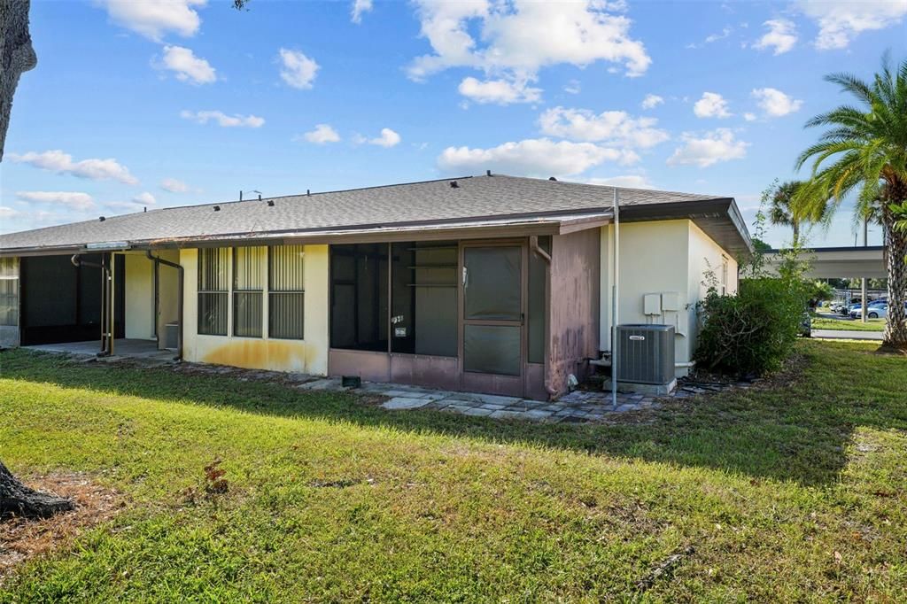 合同活跃: $107,500 (1 贝兹, 1 浴室, 593 平方英尺)