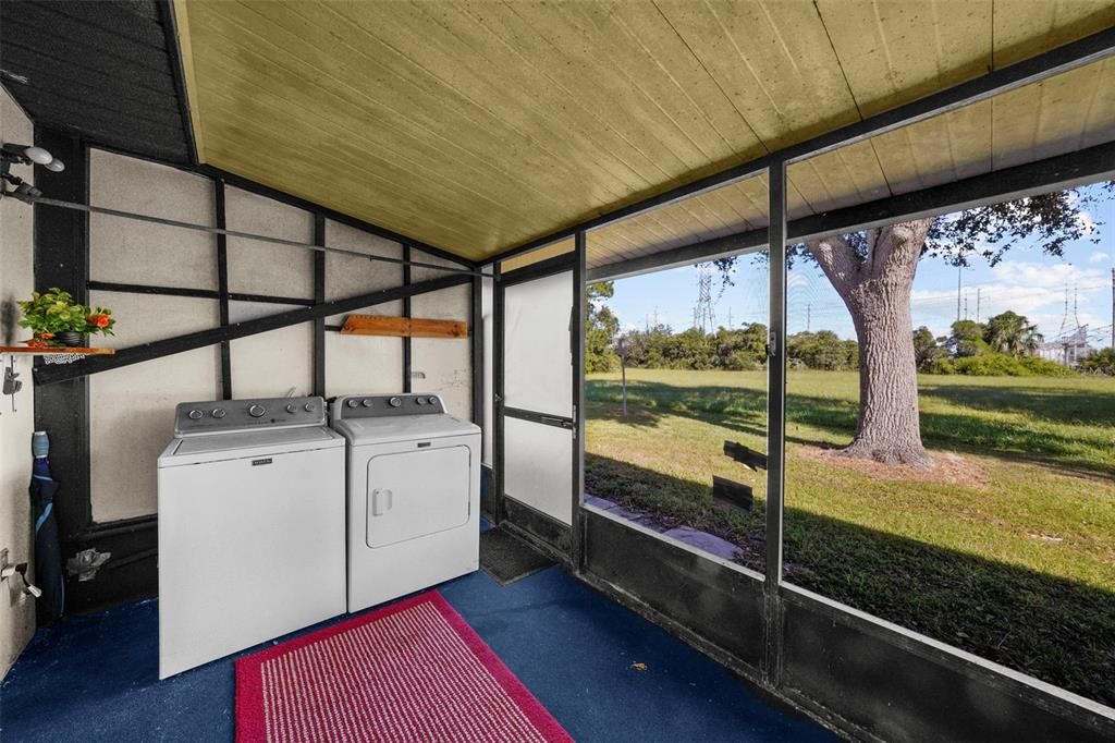 合同活跃: $107,500 (1 贝兹, 1 浴室, 593 平方英尺)