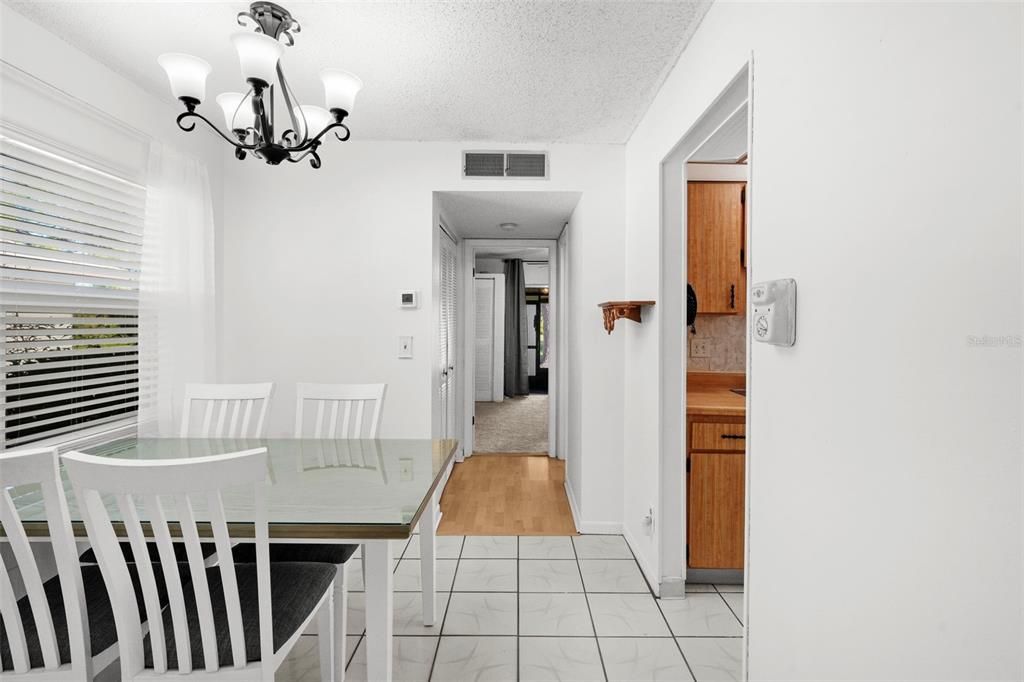 合同活跃: $107,500 (1 贝兹, 1 浴室, 593 平方英尺)