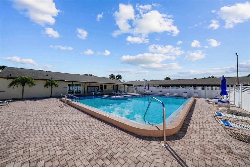 合同活跃: $107,500 (1 贝兹, 1 浴室, 593 平方英尺)