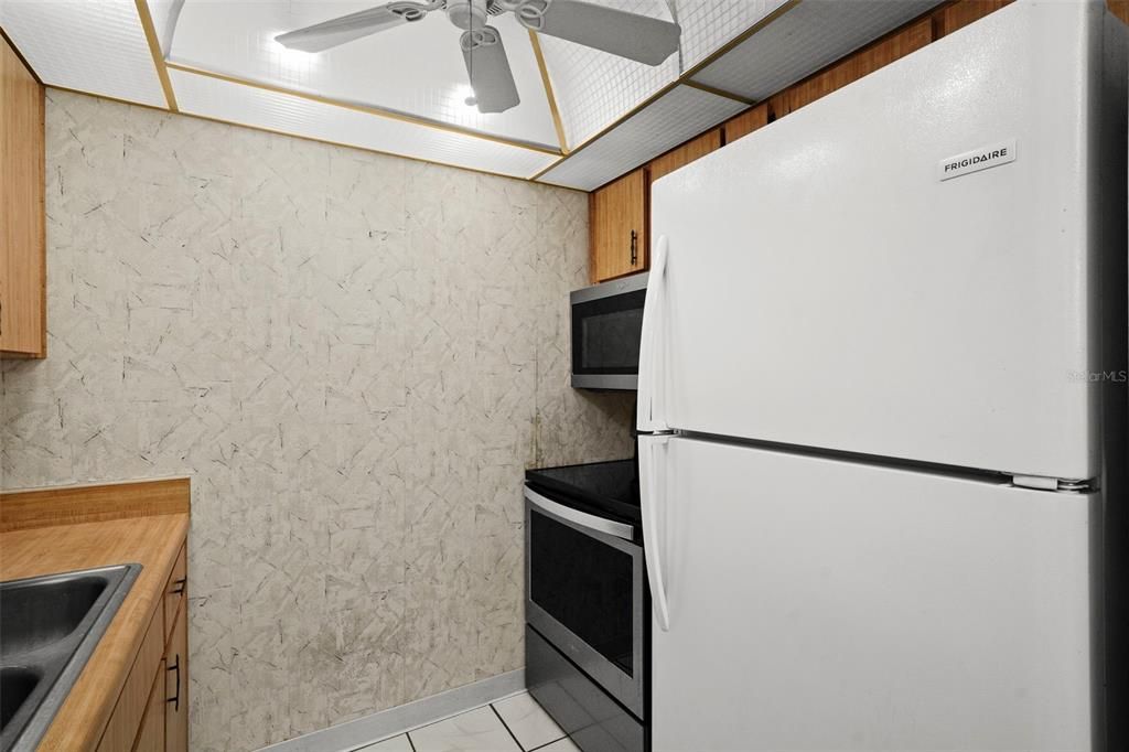 合同活跃: $107,500 (1 贝兹, 1 浴室, 593 平方英尺)