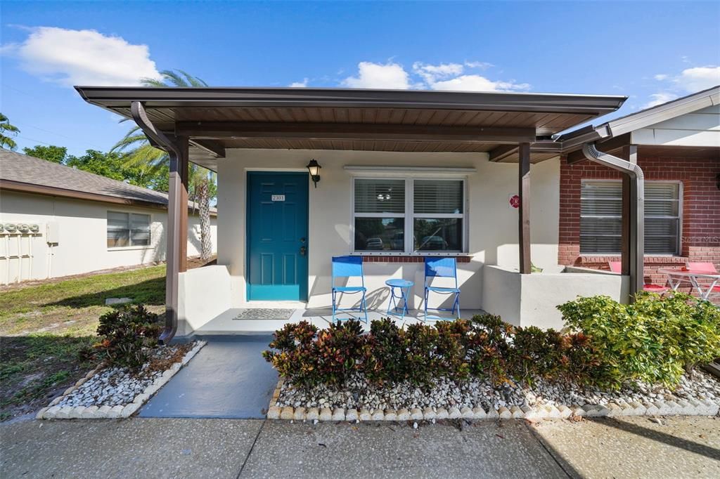 合同活跃: $107,500 (1 贝兹, 1 浴室, 593 平方英尺)