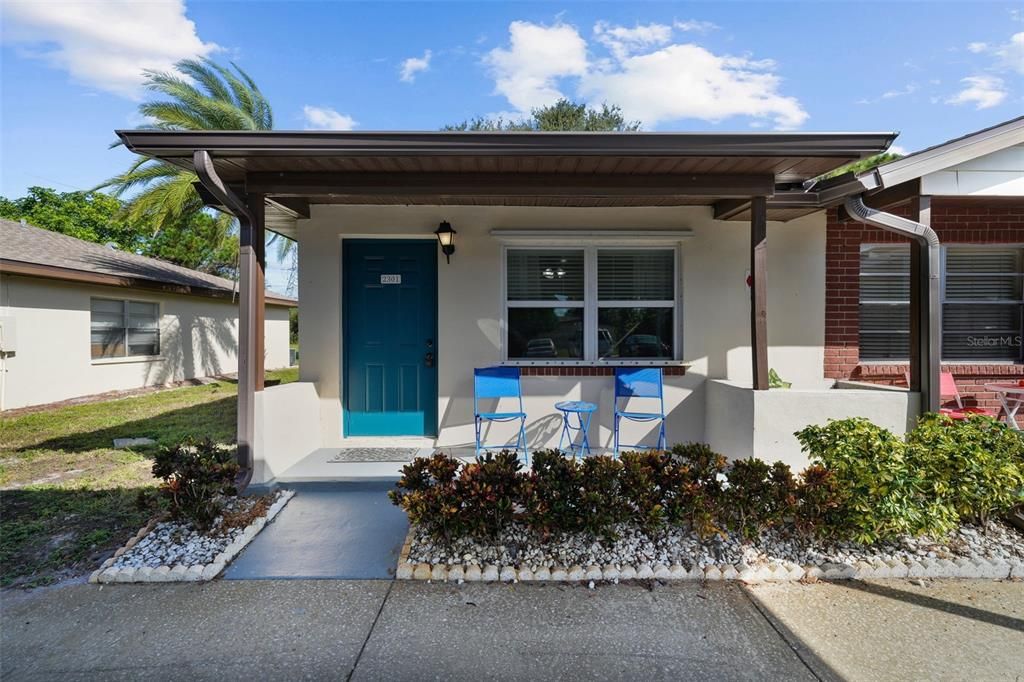 合同活跃: $107,500 (1 贝兹, 1 浴室, 593 平方英尺)