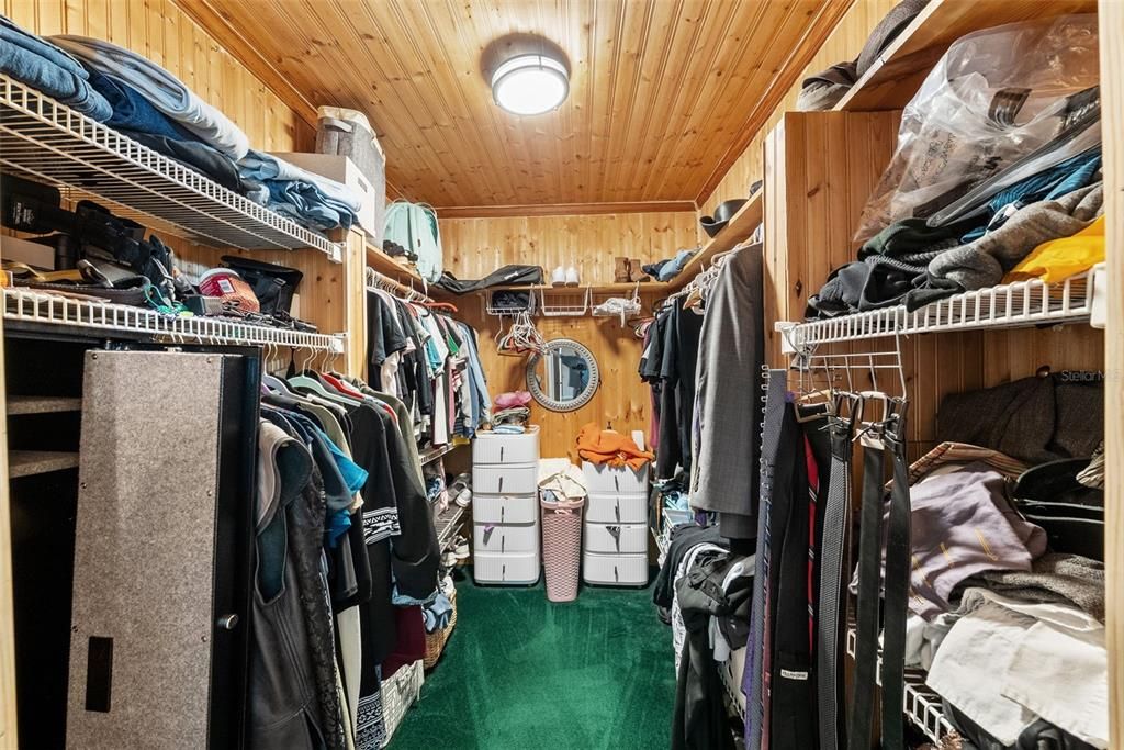 Под контрактом: $489,999 (4 спален, 3 ванн, 2047 Квадратных фут)