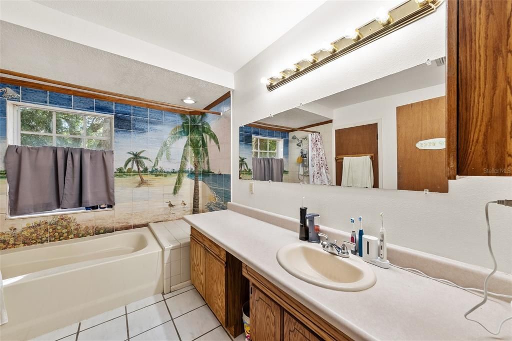 Под контрактом: $489,999 (4 спален, 3 ванн, 2047 Квадратных фут)