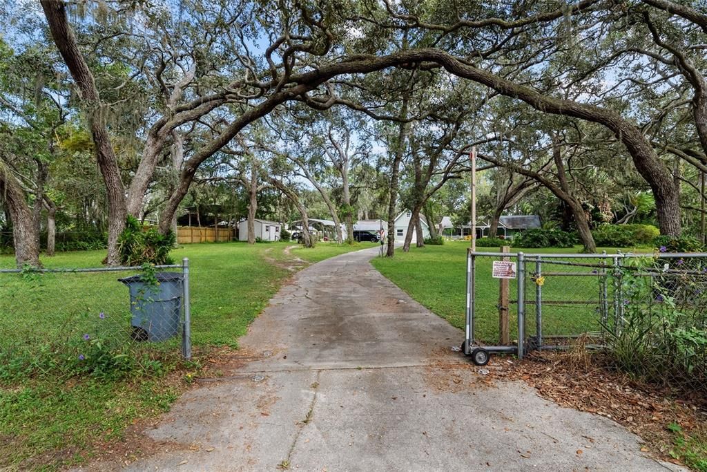 Под контрактом: $489,999 (4 спален, 3 ванн, 2047 Квадратных фут)