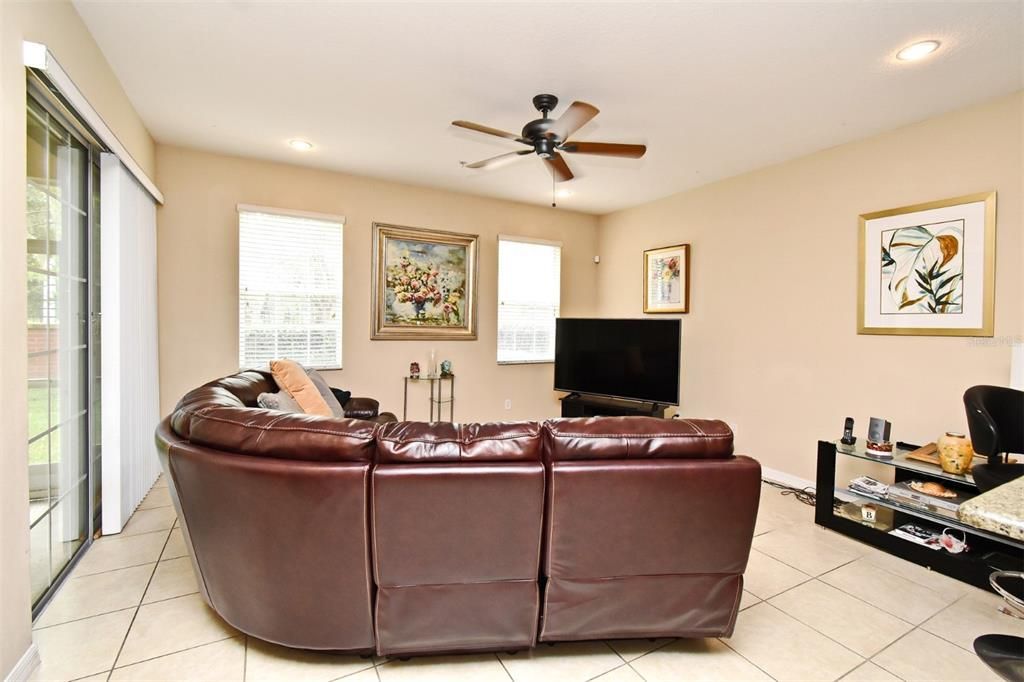 En Venta: $369,900 (3 camas, 2 baños, 1914 Pies cuadrados)