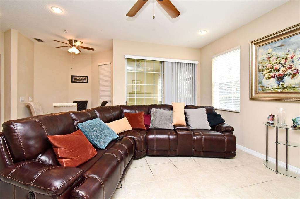 En Venta: $369,900 (3 camas, 2 baños, 1914 Pies cuadrados)