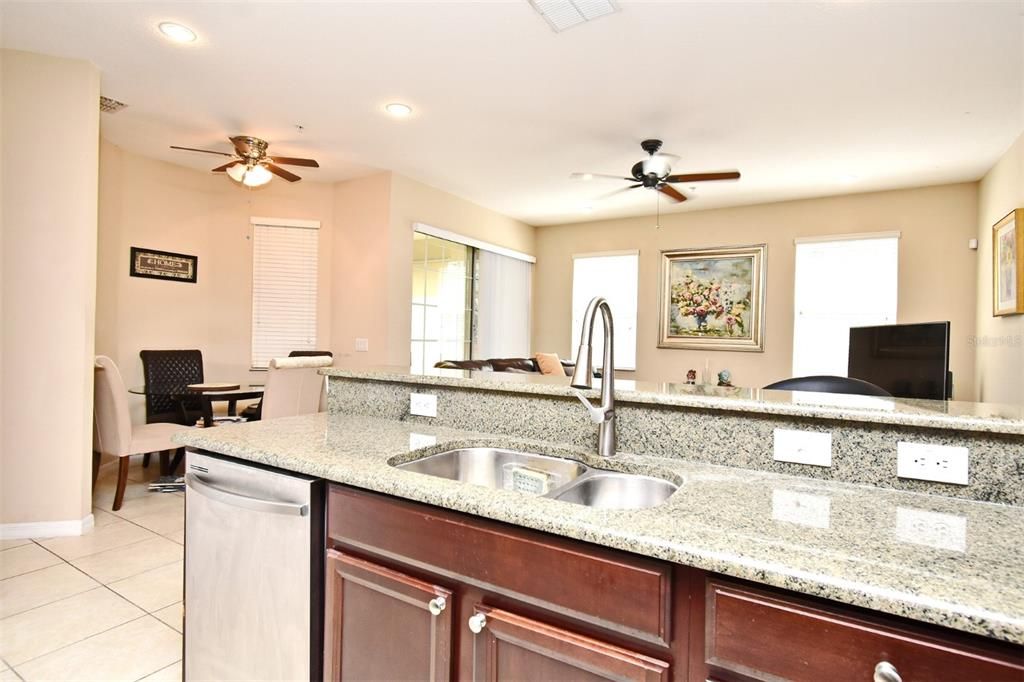 En Venta: $369,900 (3 camas, 2 baños, 1914 Pies cuadrados)