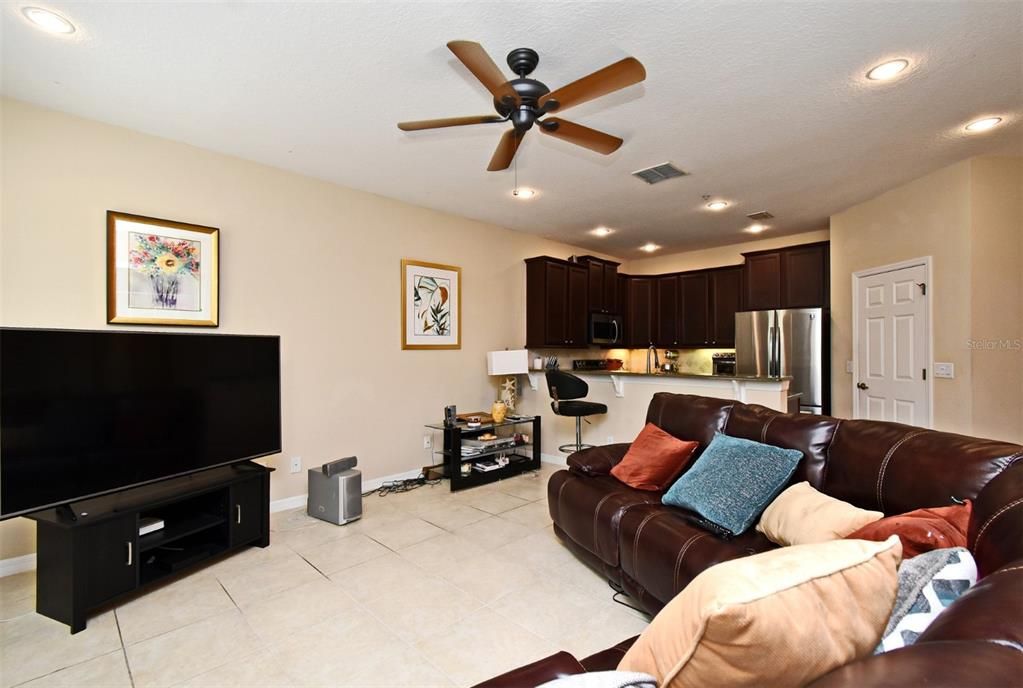 En Venta: $369,900 (3 camas, 2 baños, 1914 Pies cuadrados)