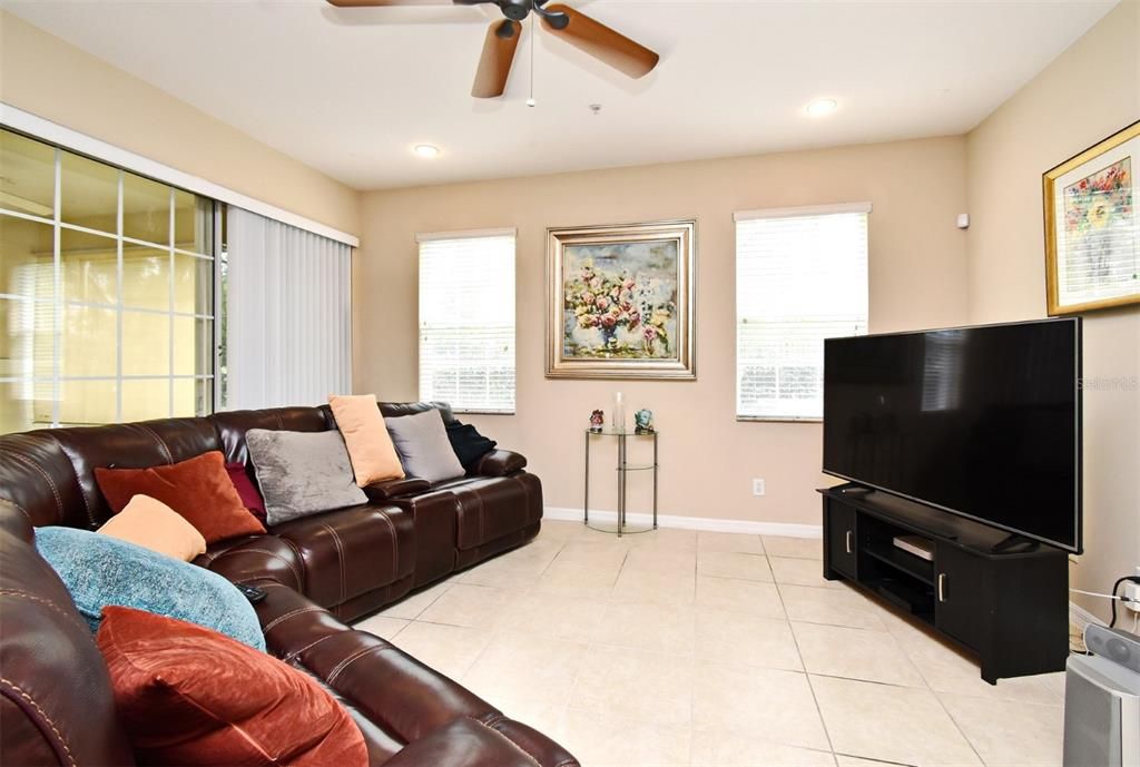 En Venta: $369,900 (3 camas, 2 baños, 1914 Pies cuadrados)