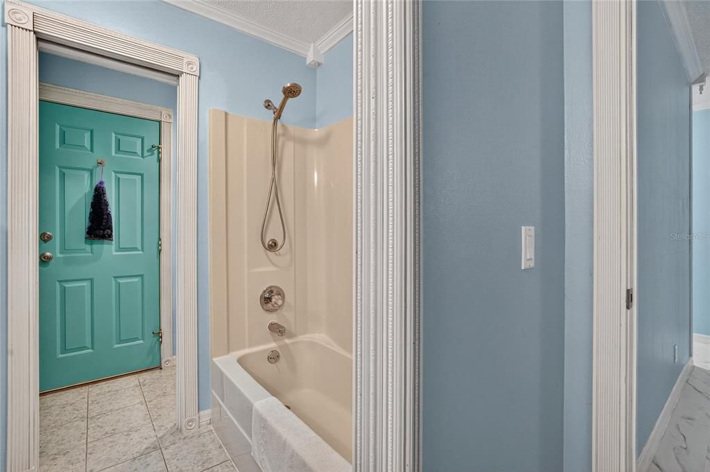 For Sale: $405,000 (3 beds, 2 baths, 1981 Square Feet)