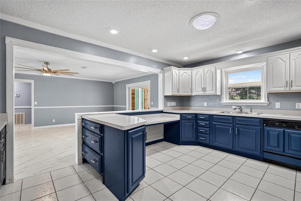 For Sale: $405,000 (3 beds, 2 baths, 1981 Square Feet)