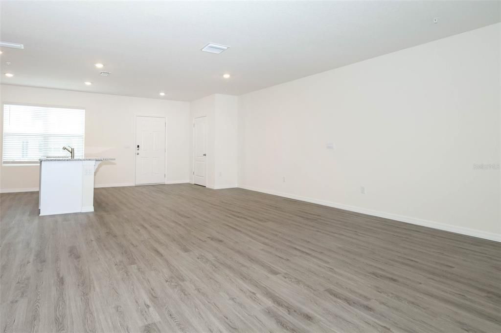 出租: $2,295 (3 贝兹, 2 浴室, 1640 平方英尺)