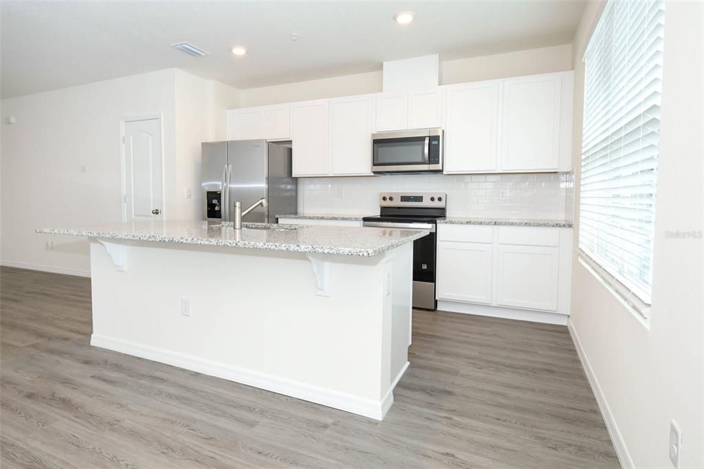 出租: $2,295 (3 贝兹, 2 浴室, 1640 平方英尺)