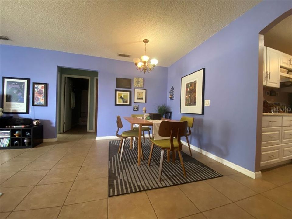 待售: $168,000 (2 贝兹, 2 浴室, 1140 平方英尺)