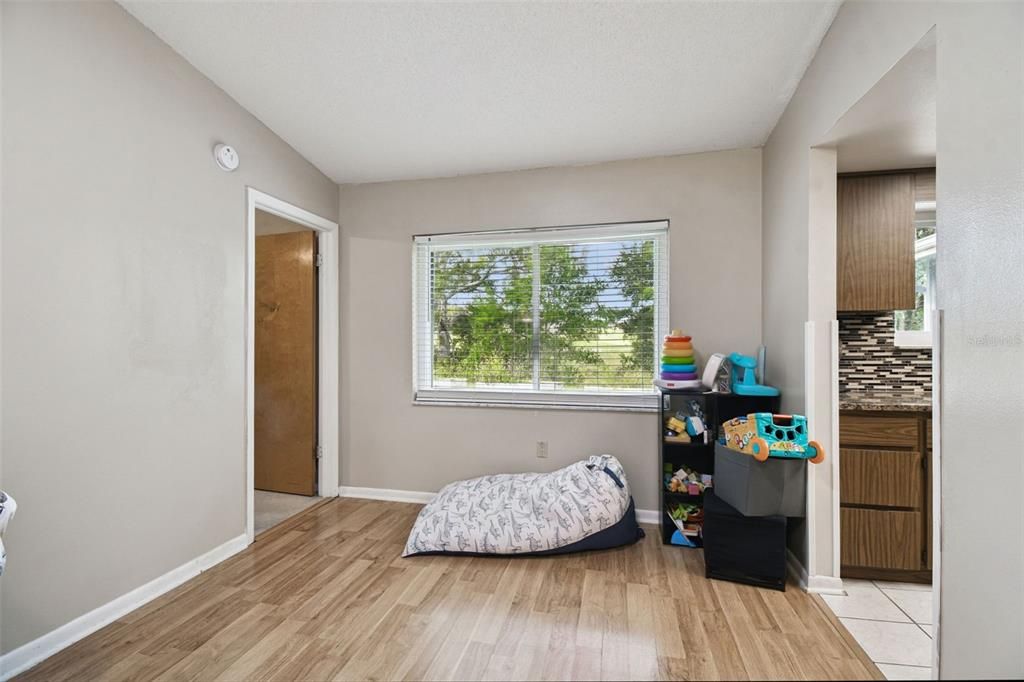 待售: $260,000 (2 贝兹, 2 浴室, 1397 平方英尺)