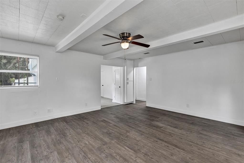 En Venta: $213,500 (3 camas, 2 baños, 1461 Pies cuadrados)