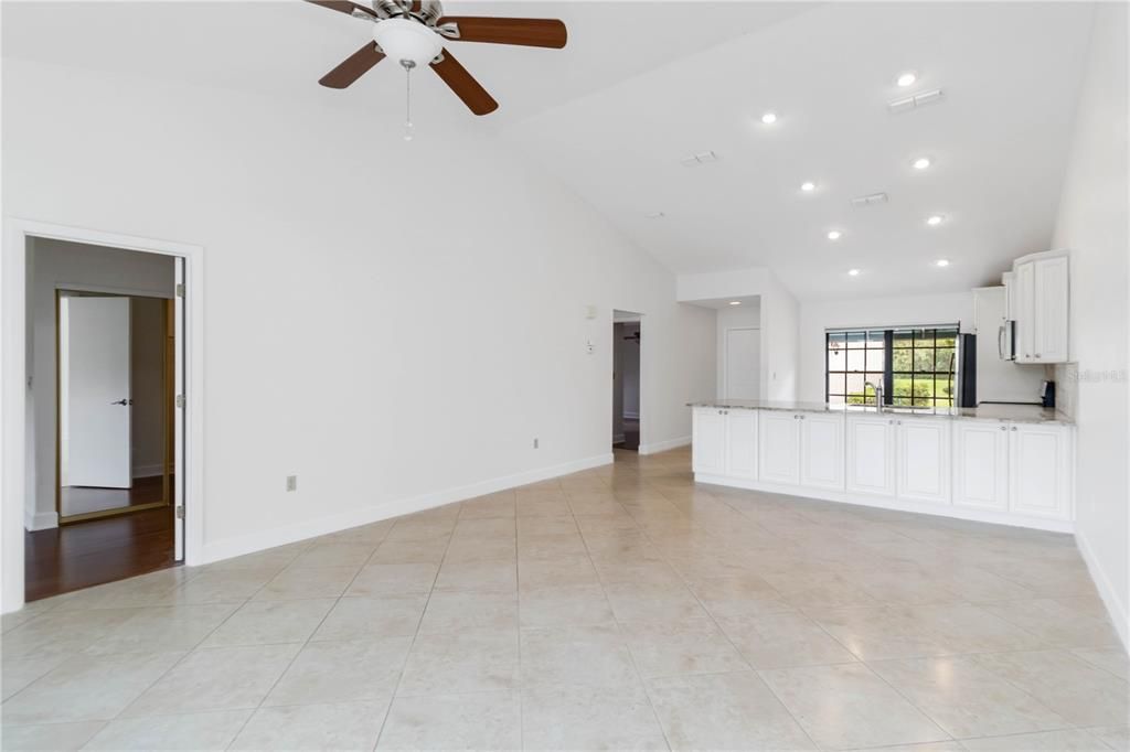 En Venta: $329,000 (2 camas, 2 baños, 1380 Pies cuadrados)