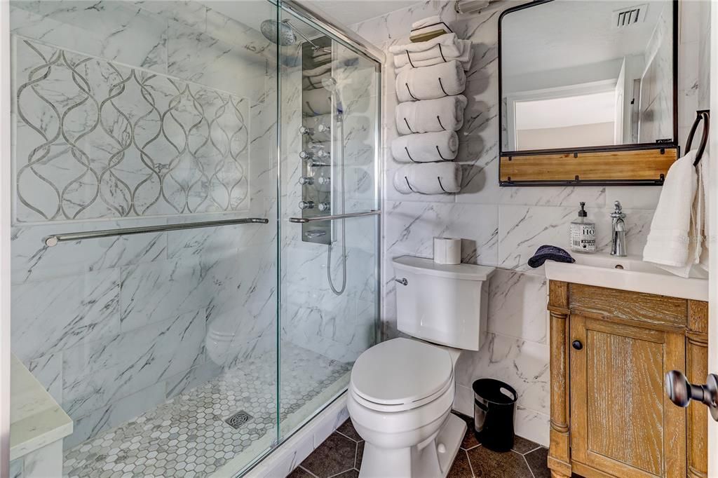 En Venta: $1,900,000 (4 camas, 3 baños, 1835 Pies cuadrados)