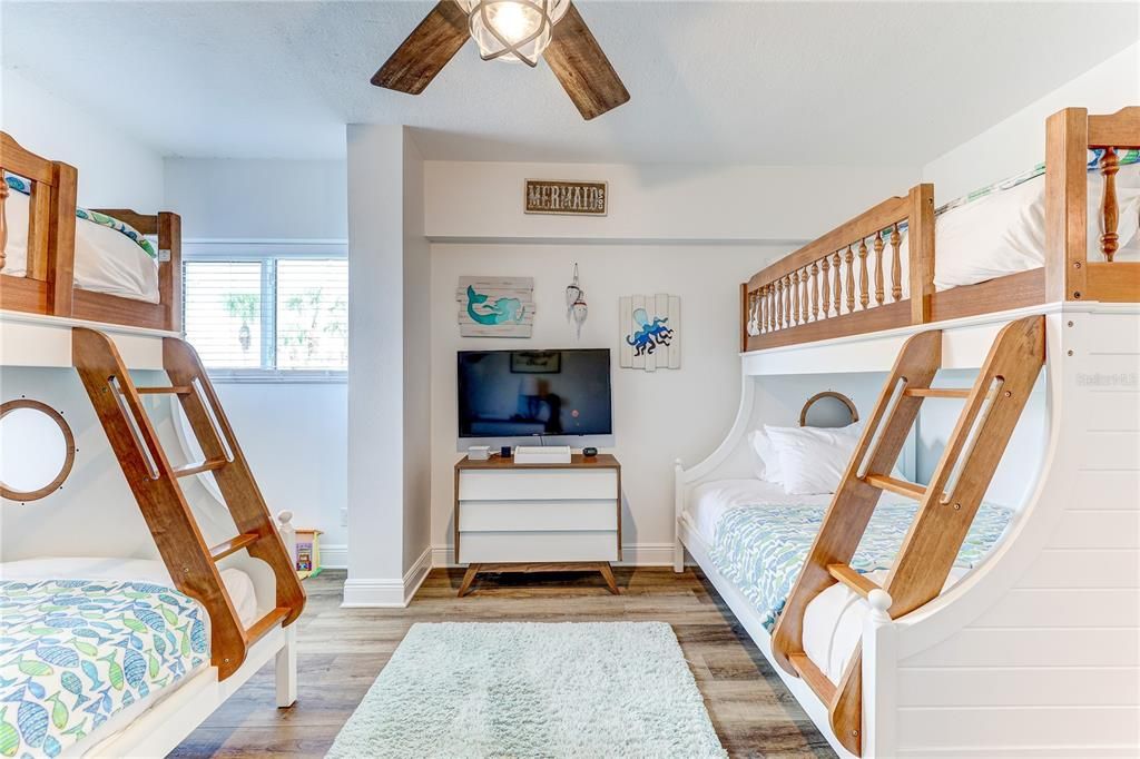 En Venta: $1,900,000 (4 camas, 3 baños, 1835 Pies cuadrados)