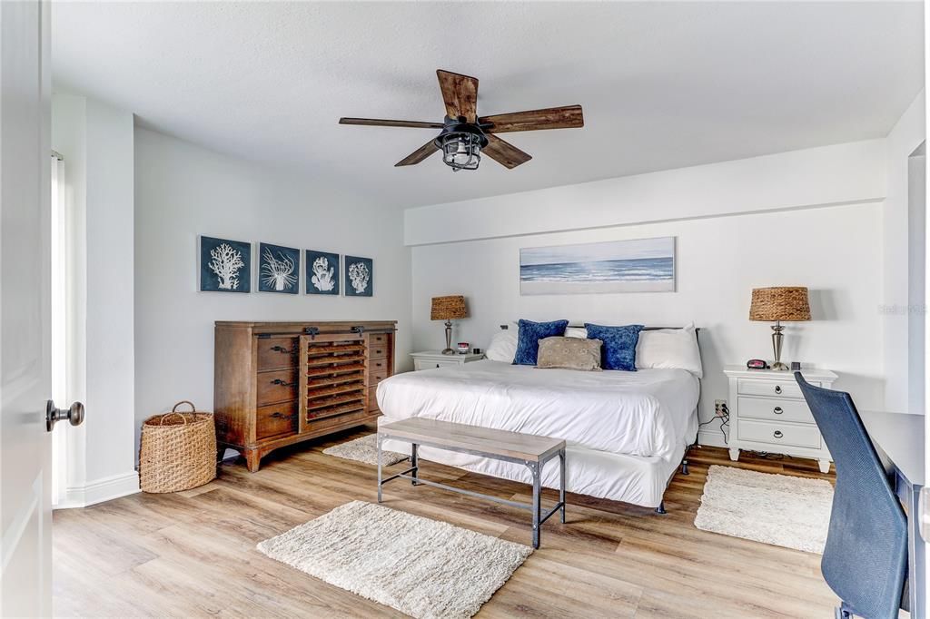 En Venta: $1,900,000 (4 camas, 3 baños, 1835 Pies cuadrados)