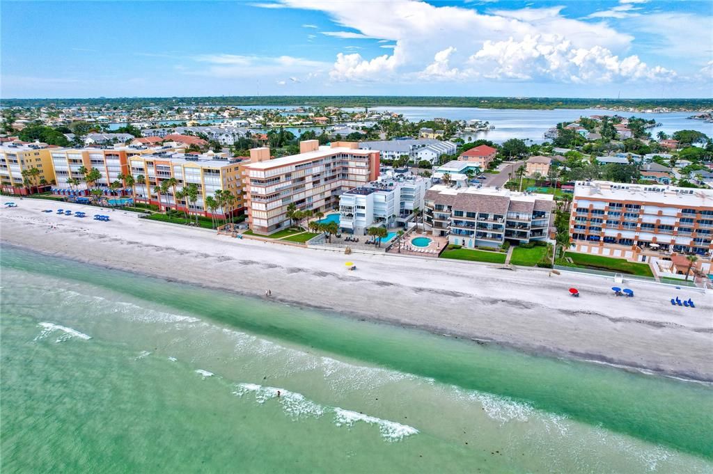 En Venta: $1,900,000 (4 camas, 3 baños, 1835 Pies cuadrados)