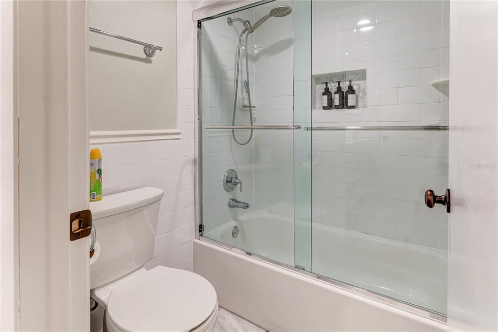 En Venta: $1,900,000 (4 camas, 3 baños, 1835 Pies cuadrados)