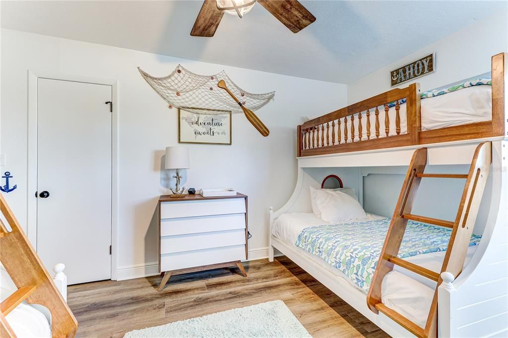 En Venta: $1,900,000 (4 camas, 3 baños, 1835 Pies cuadrados)