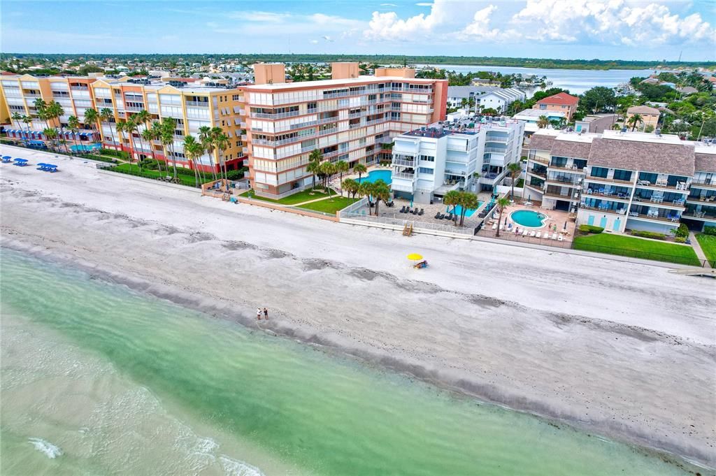 En Venta: $1,900,000 (4 camas, 3 baños, 1835 Pies cuadrados)