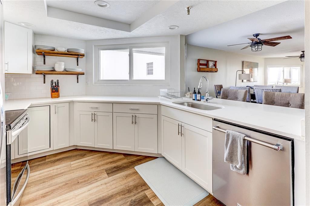 En Venta: $1,900,000 (4 camas, 3 baños, 1835 Pies cuadrados)