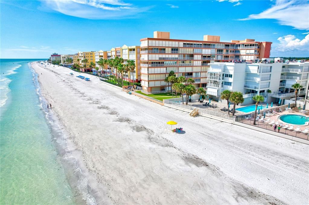 En Venta: $1,900,000 (4 camas, 3 baños, 1835 Pies cuadrados)