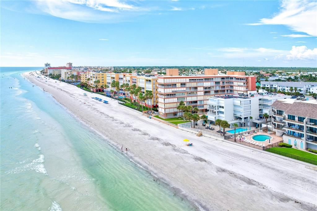 En Venta: $1,900,000 (4 camas, 3 baños, 1835 Pies cuadrados)