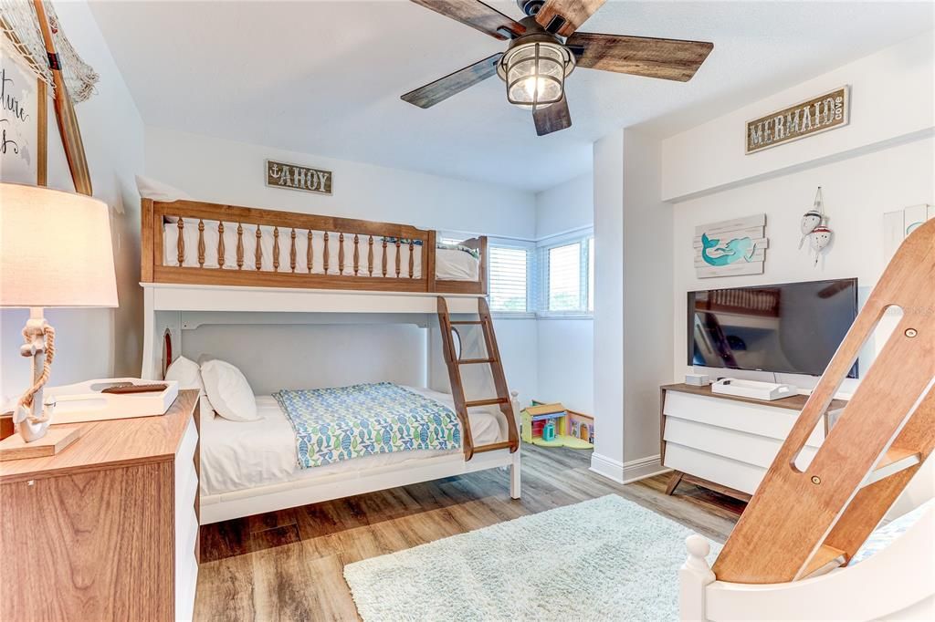 En Venta: $1,900,000 (4 camas, 3 baños, 1835 Pies cuadrados)